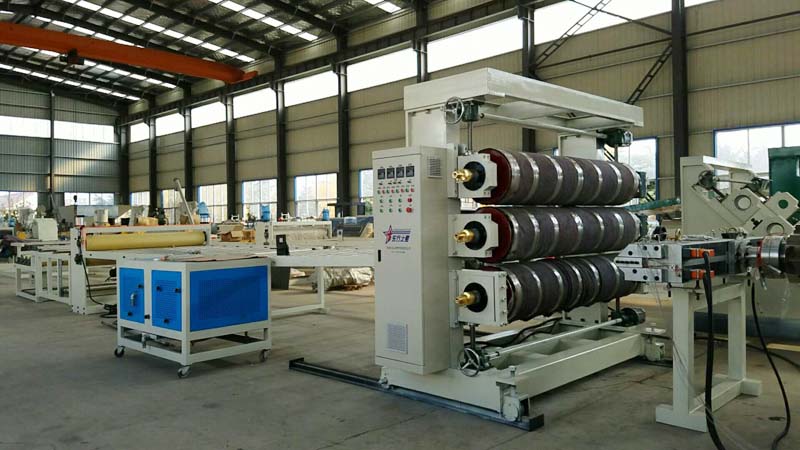 塑料板材設(shè)備助力生產(chǎn)高透明軟PVC門簾板材